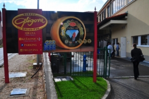 パグ島チーズ工場の入口