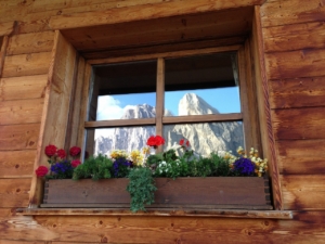 ホテル・ウティア・デ・ボルツ/窓に映るプティア山