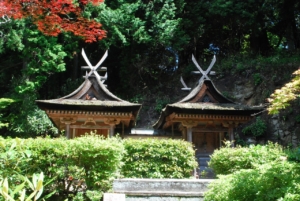 円成寺の国宝鎮守社、春日堂と白山堂