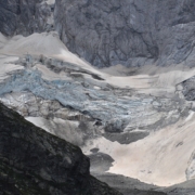ビニュマル峰の氷河